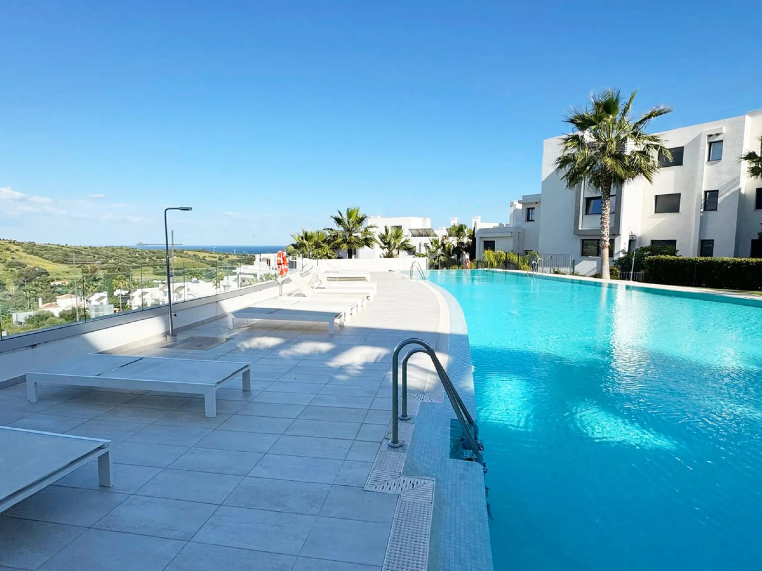 Penthouse with Panoramic Sea & Golf Views – Estepona