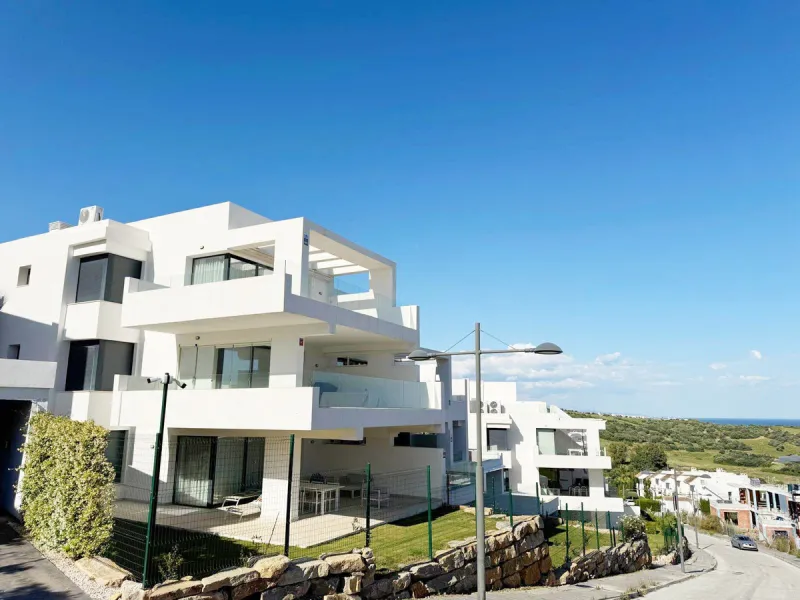 Penthouse with Panoramic Sea & Golf Views – Estepona
