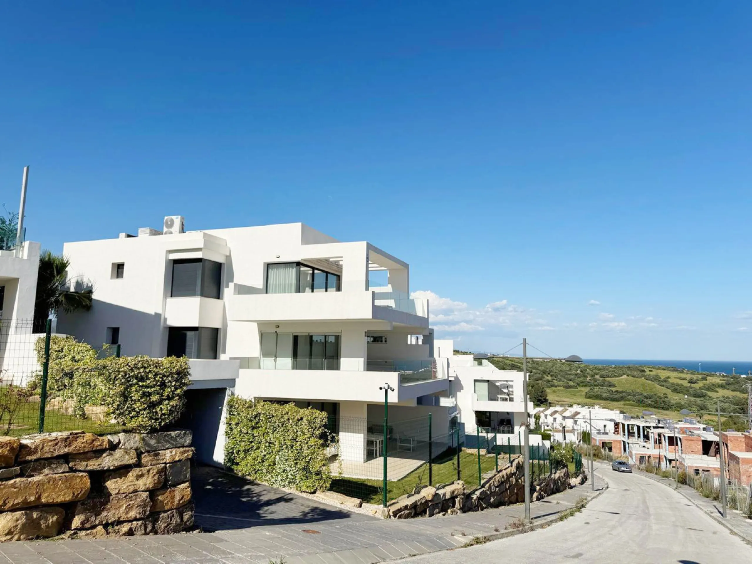 Penthouse with Panoramic Sea & Golf Views – Estepona
