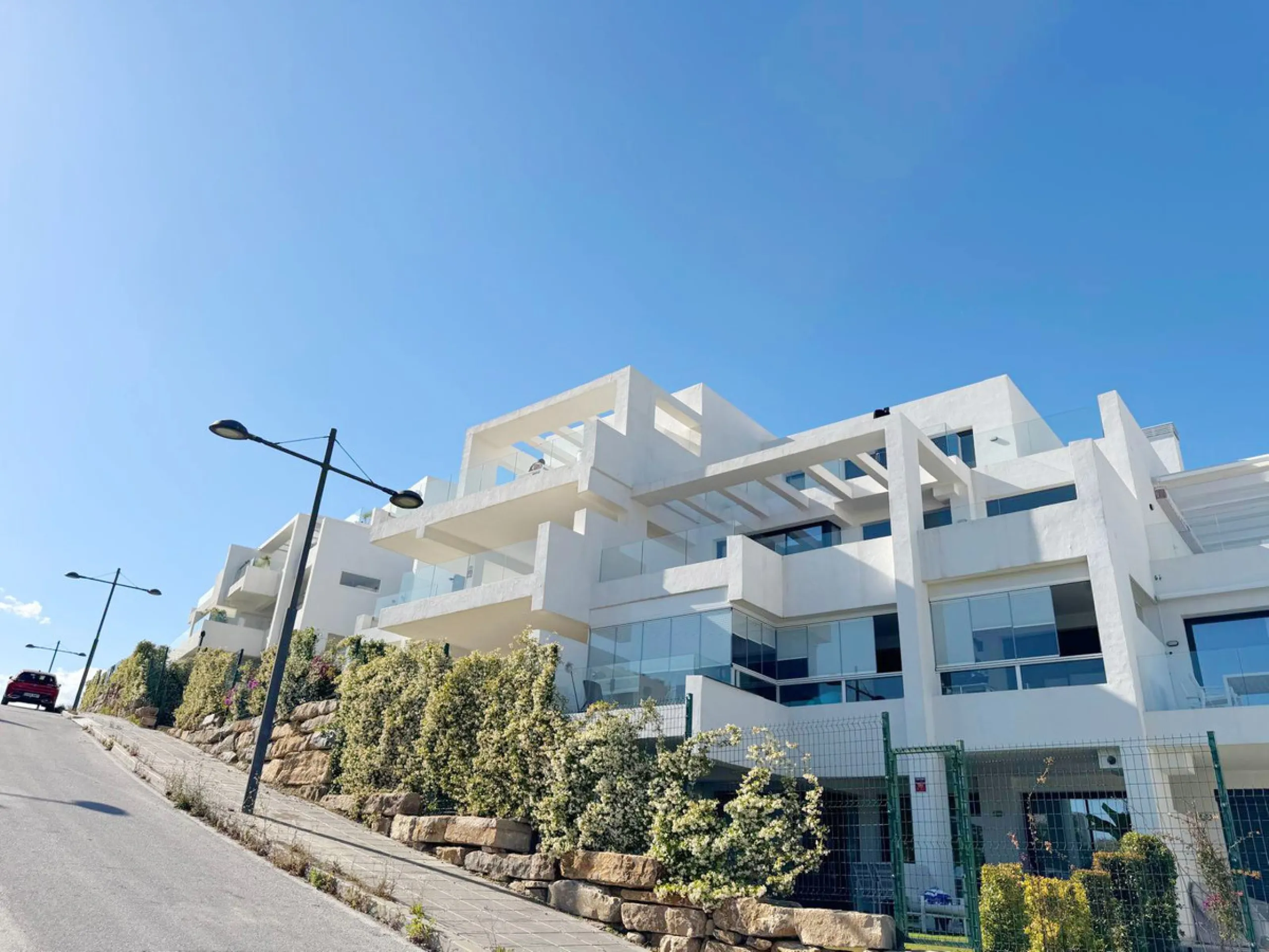 Penthouse with Panoramic Sea & Golf Views – Estepona