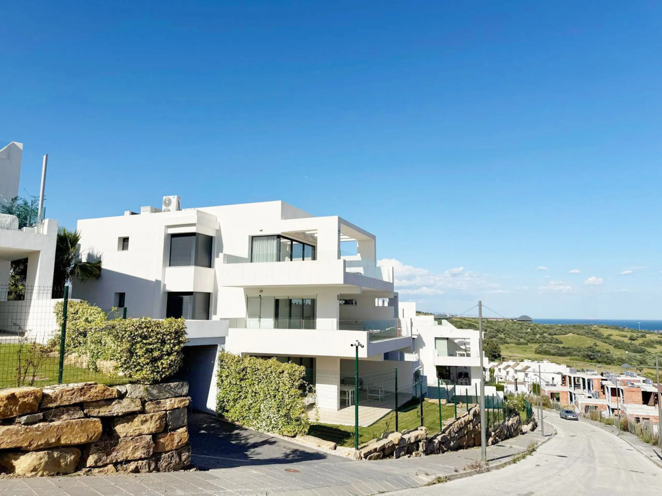 Penthouse with Panoramic Sea & Golf Views – Estepona