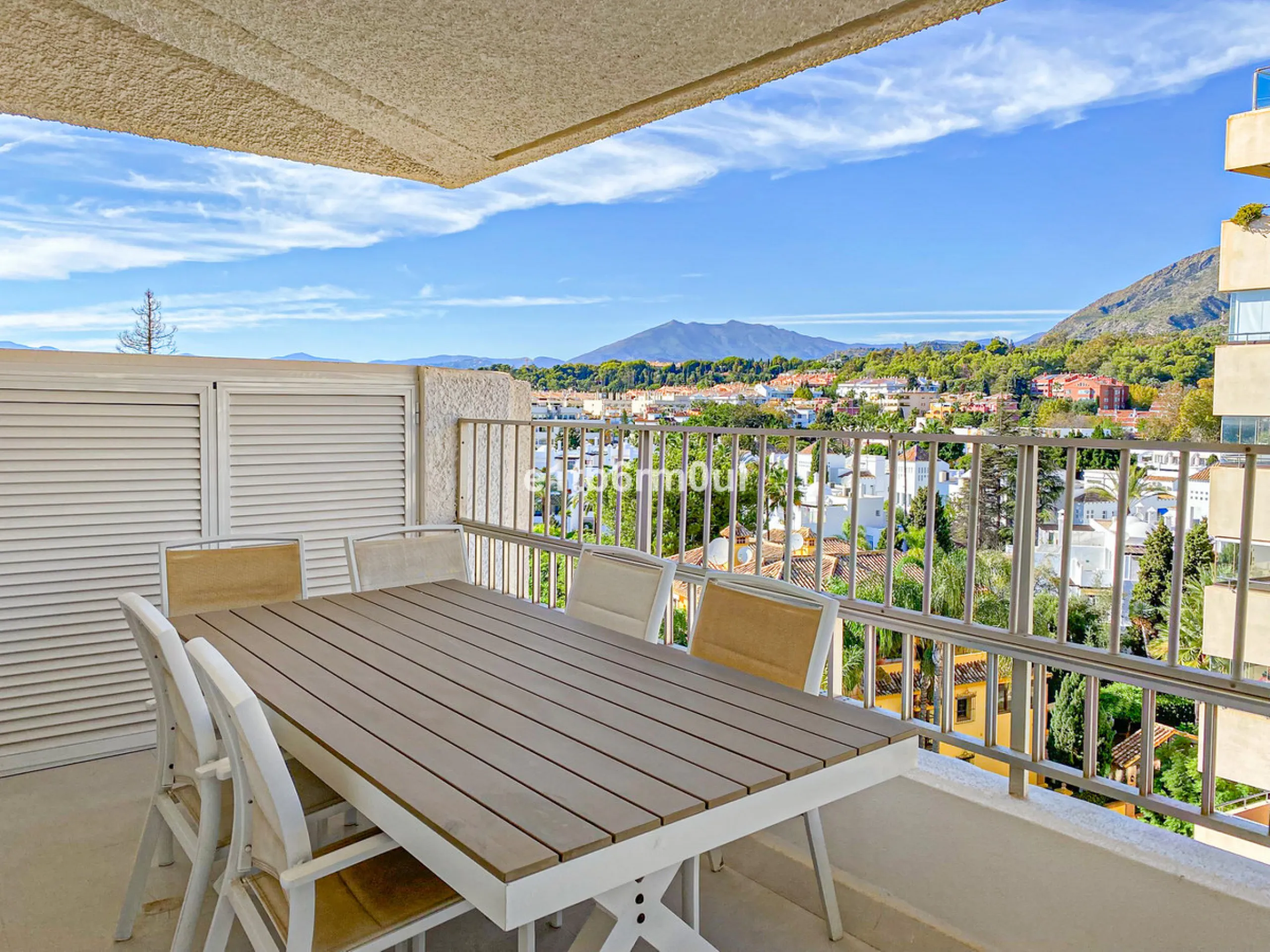 Apartment - Penthouse в продаже в Marbella, Málaga. В доме 2 спален и 2 ванных комнат. Площадь дома 139 м²