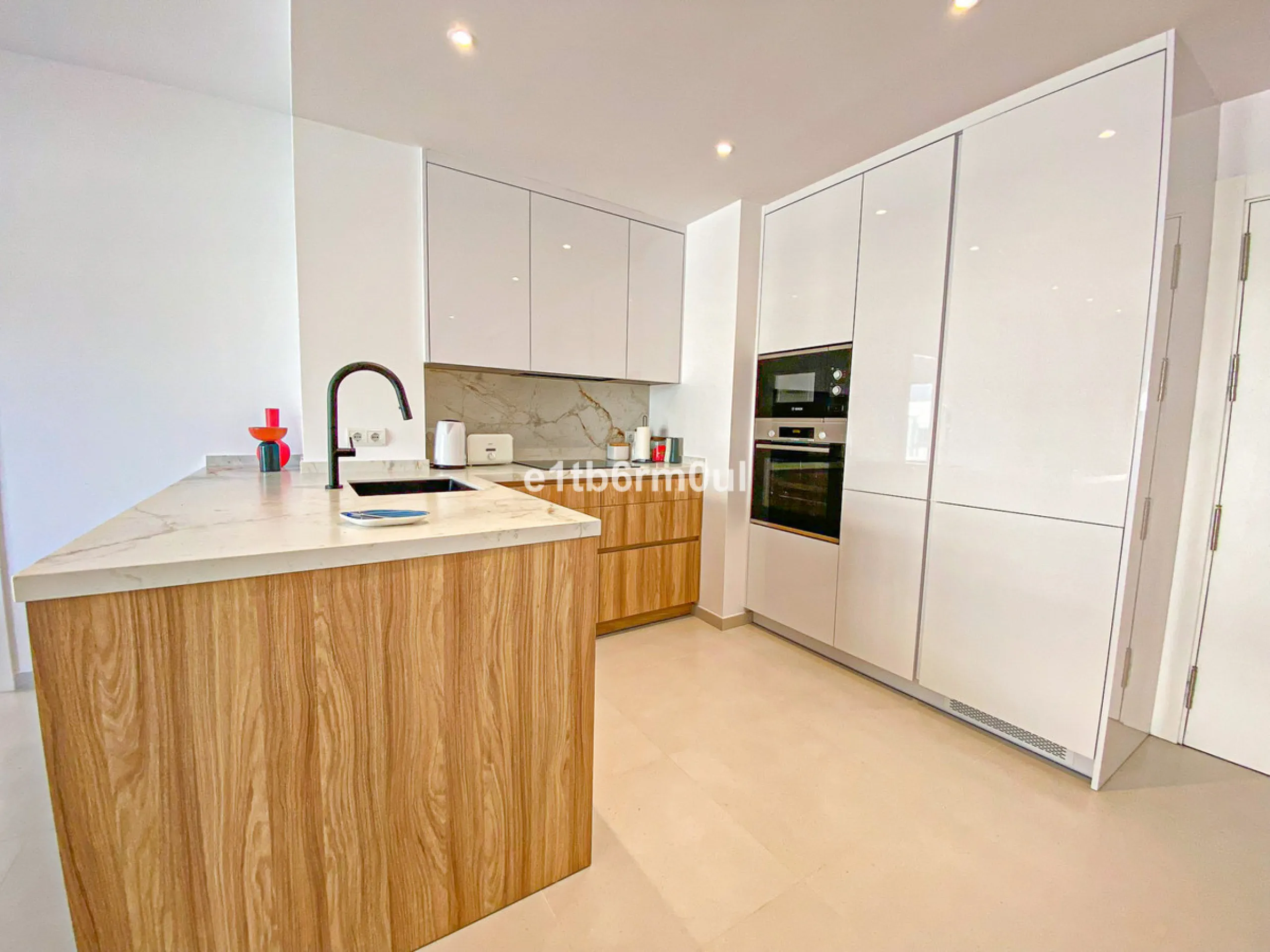 Apartment - Penthouse в продаже в Marbella, Málaga. В доме 2 спален и 2 ванных комнат. Площадь дома 139 м²