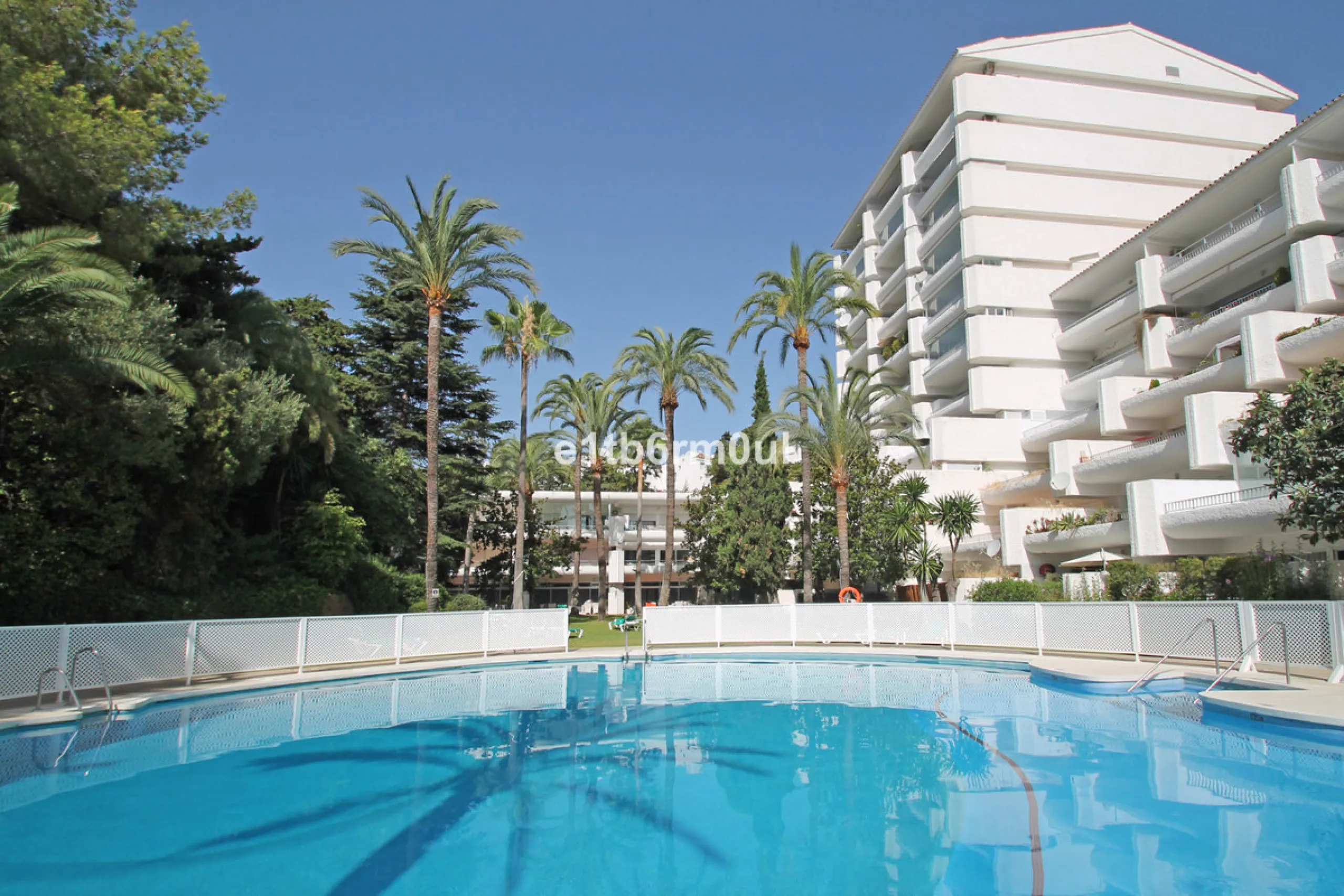 Apartment - Penthouse в продаже в Marbella, Málaga. В доме 2 спален и 2 ванных комнат. Площадь дома 139 м²