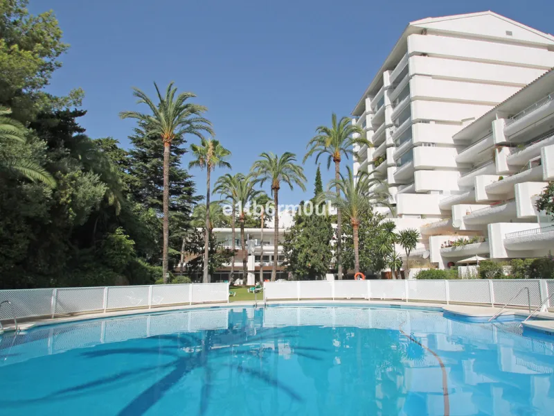 Apartment - Penthouse в продаже в Marbella, Málaga. В доме 2 спален и 2 ванных комнат. Площадь дома 139 м²