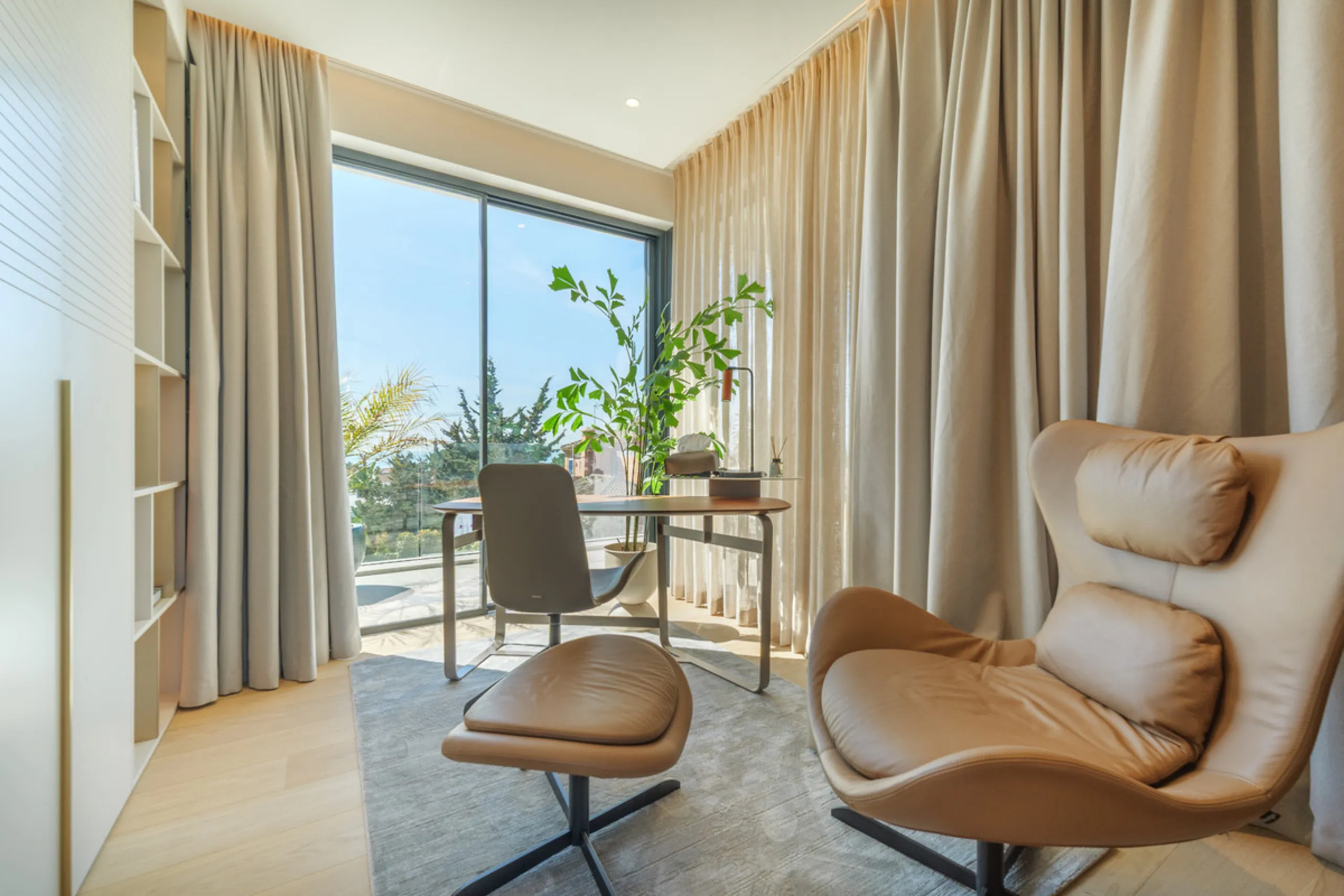 House - Detached Villa в продаже в Marbella, Málaga. В доме 4 спален и 5 ванных комнат. Площадь дома 417 м². Площадь участка 640 м²