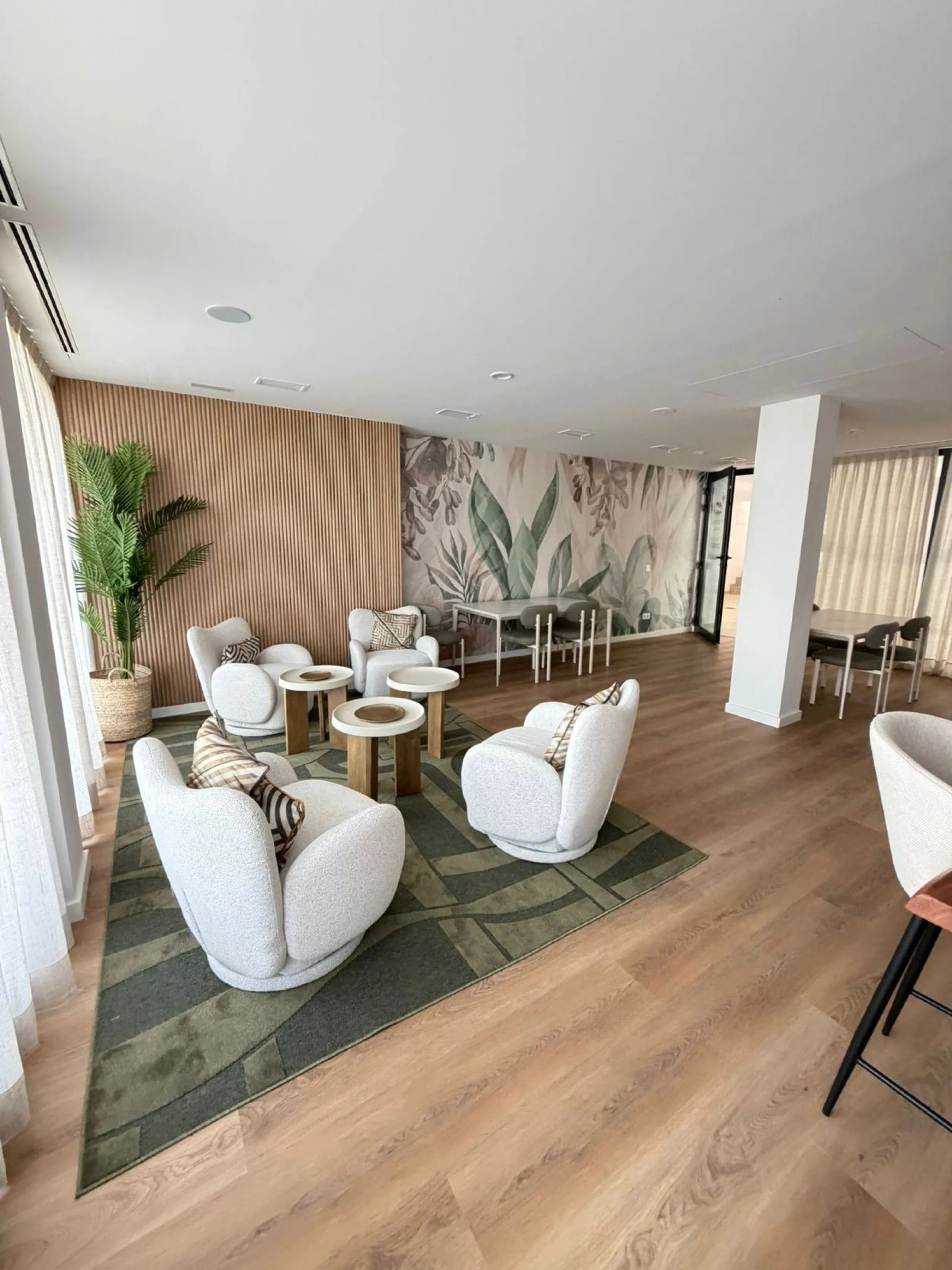 IMPORTANT: This is a RESALE UNIT. In one of the best new complexes in Estepona Town.