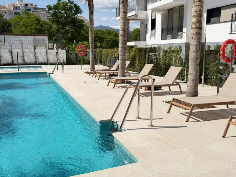 IMPORTANT: This is a RESALE UNIT. In one of the best new complexes in Estepona Town.