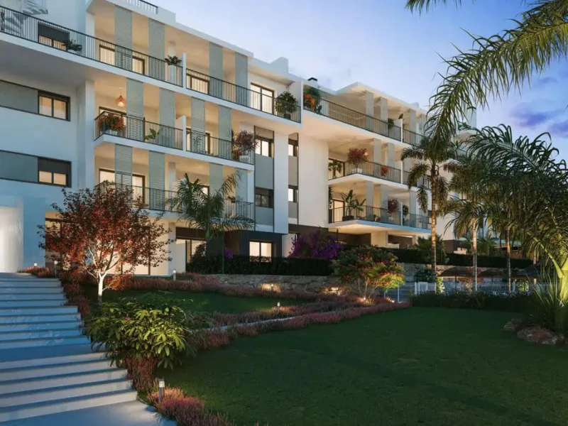 IMPORTANT: This is a RESALE UNIT. In one of the best new complexes in Estepona Town.