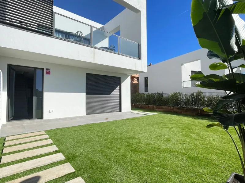 The property now has a vacation rentals licence. Making it ideal for investment into the holiday rentals market.