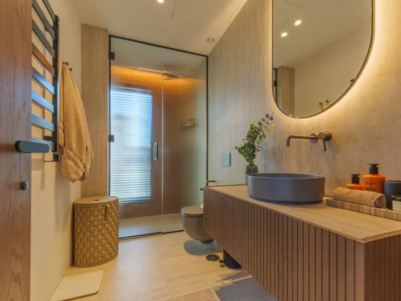 House - Detached Villa в продаже в Marbella, Málaga. В доме 4 спален и 5 ванных комнат. Площадь дома 417 м². Площадь участка 640 м²