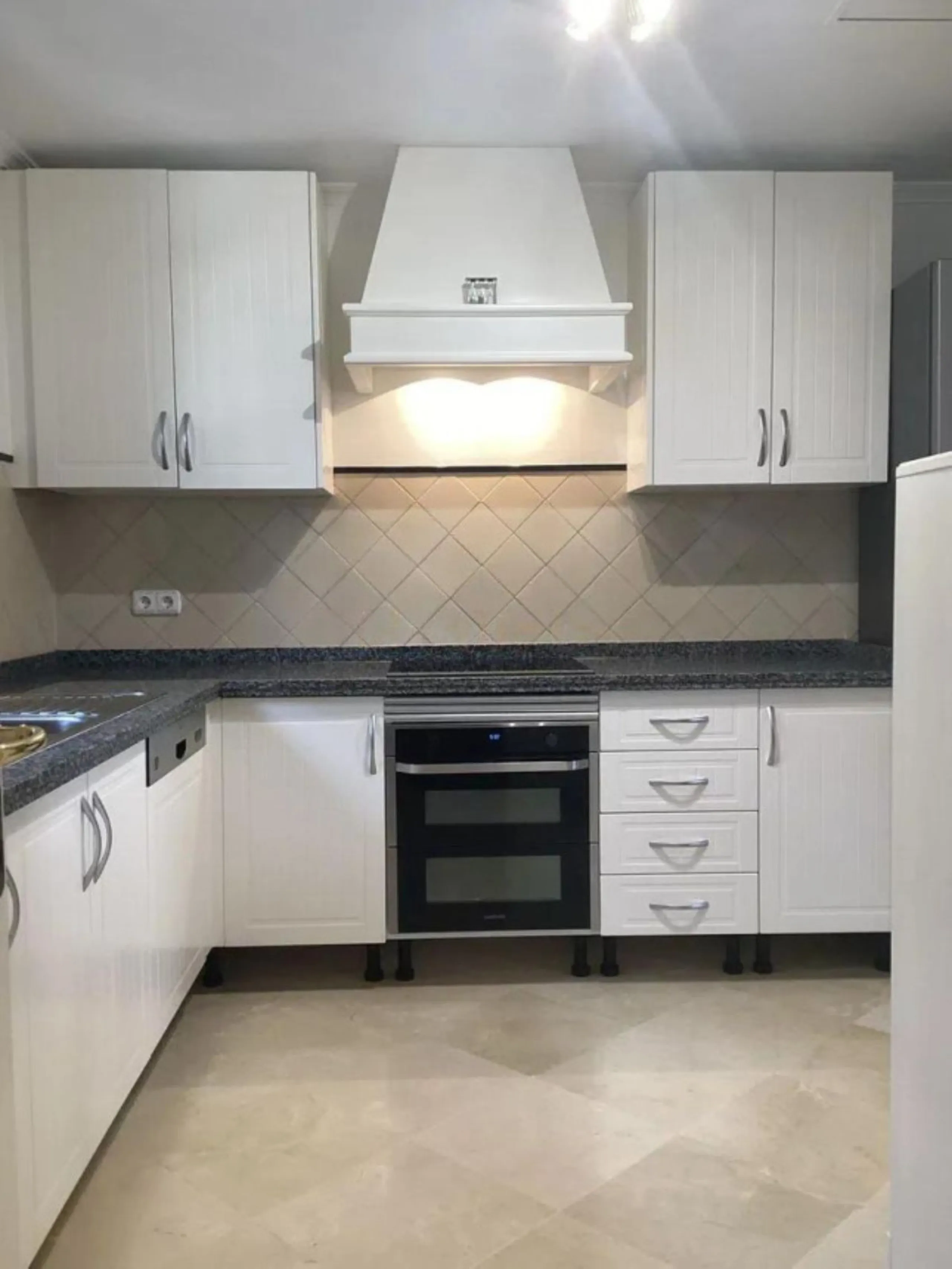 This semi-detached, south-facing townhouse with abundant natural light spans 184 square meters and includes a garage and storage.