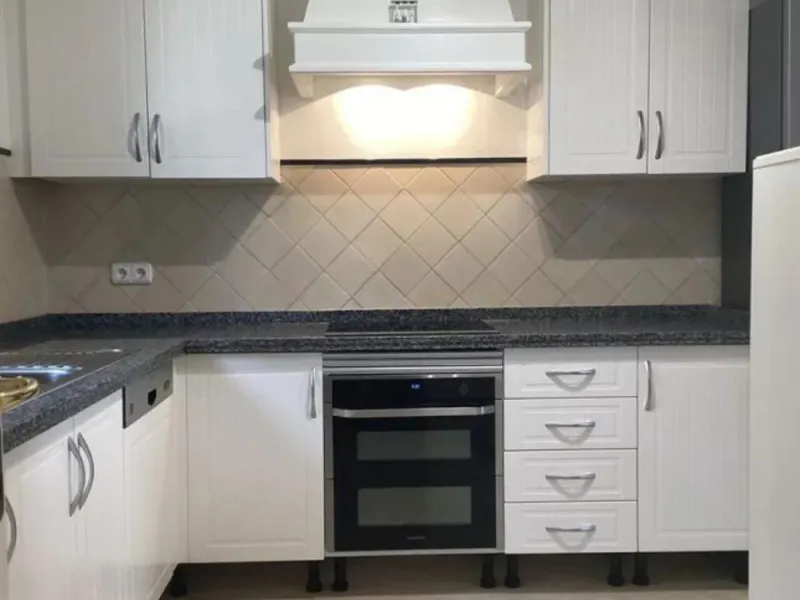 This semi-detached, south-facing townhouse with abundant natural light spans 184 square meters and includes a garage and storage.
