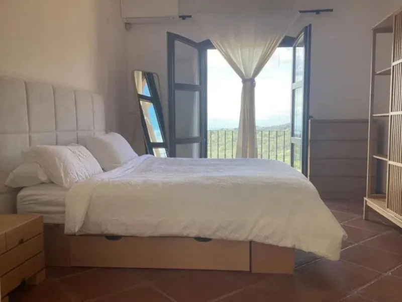 This semi-detached, south-facing townhouse with abundant natural light spans 184 square meters and includes a garage and storage.