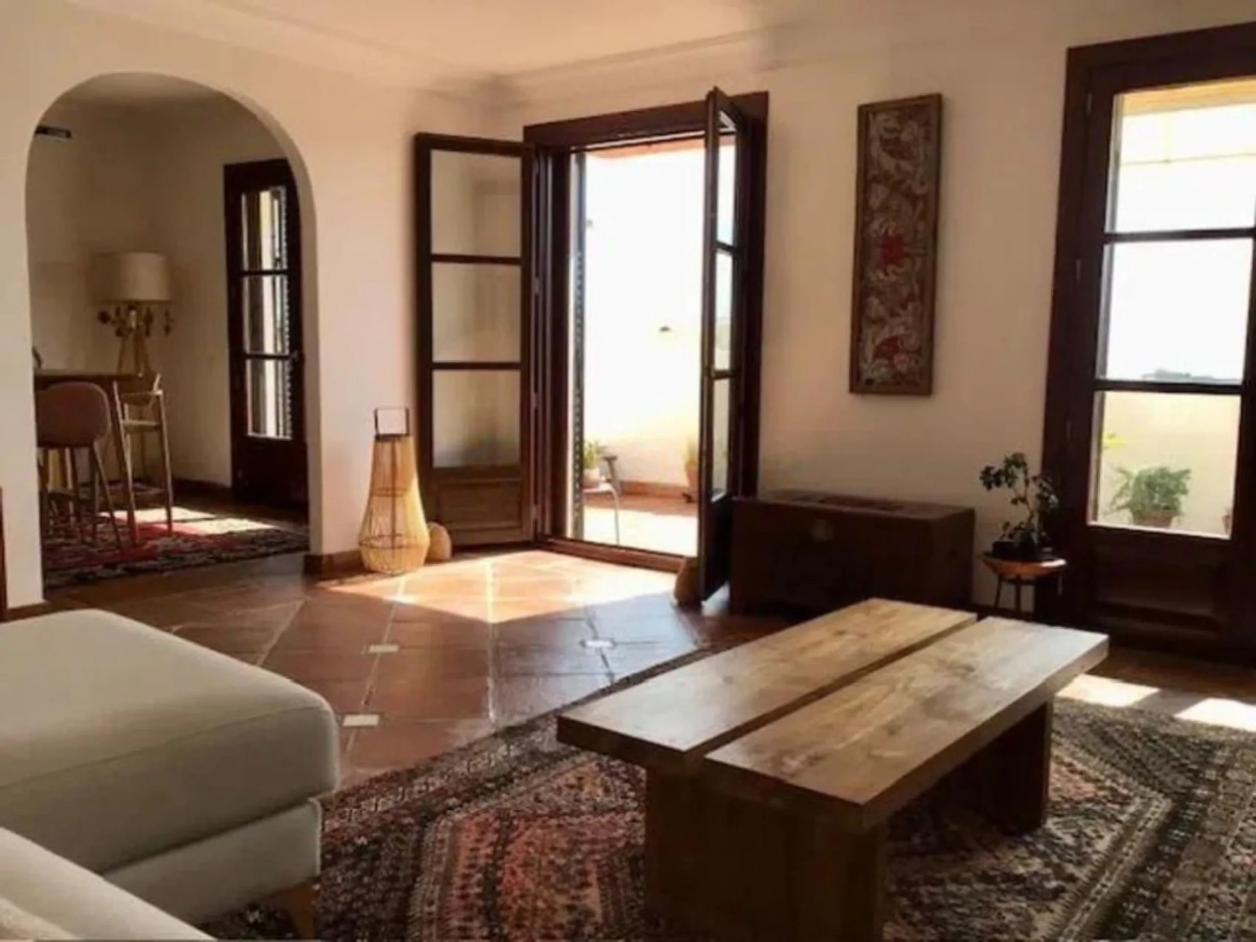 This semi-detached, south-facing townhouse with abundant natural light spans 184 square meters and includes a garage and storage.