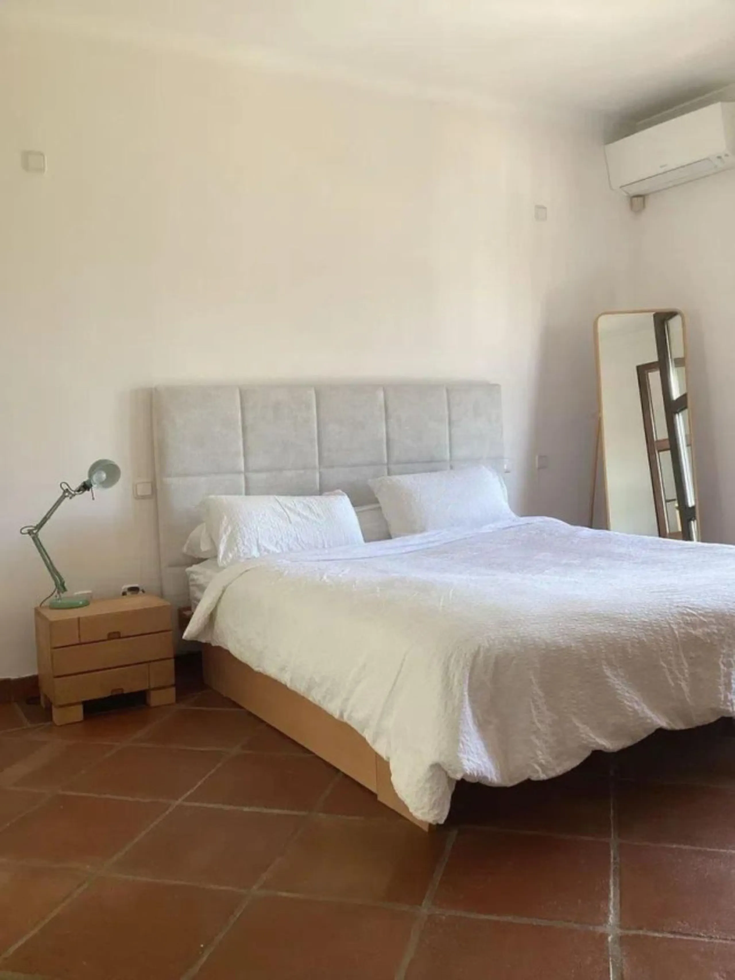 This semi-detached, south-facing townhouse with abundant natural light spans 184 square meters and includes a garage and storage.