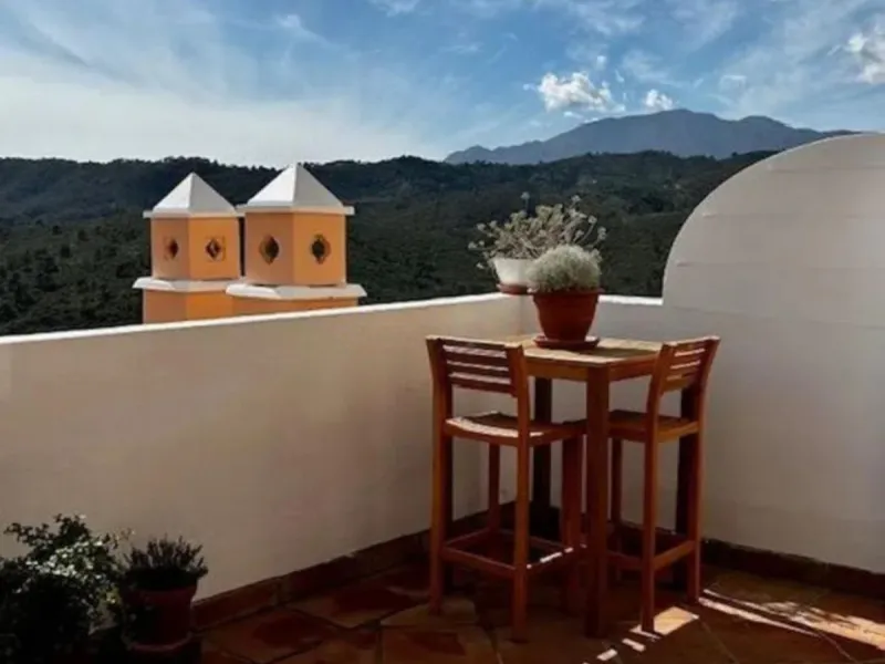 This semi-detached, south-facing townhouse with abundant natural light spans 184 square meters and includes a garage and storage.
