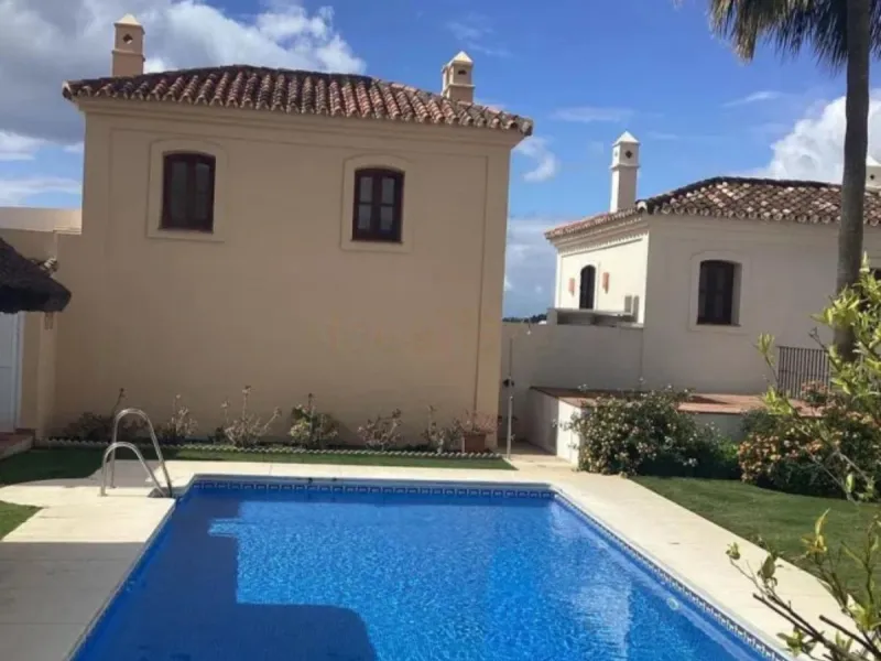 This semi-detached, south-facing townhouse with abundant natural light spans 184 square meters and includes a garage and storage.