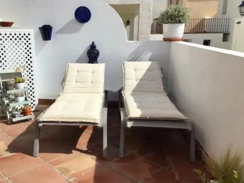 This semi-detached, south-facing townhouse with abundant natural light spans 184 square meters and includes a garage and storage.