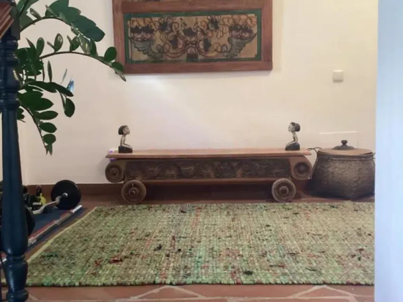 This semi-detached, south-facing townhouse with abundant natural light spans 184 square meters and includes a garage and storage.