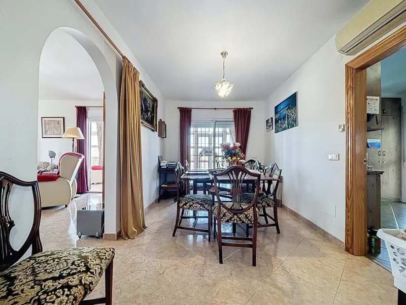 Nestled in the gentle hills of Canillas de Aceituno, this inviting chalet is a true retreat for nature lovers, those seeking peace, and families alike. Surrounded by approximately 5,000 m2 of private land, it offers breathtaking panoramic views of the uns