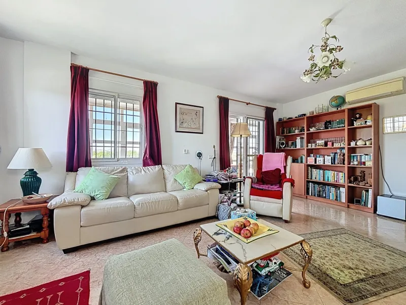 Nestled in the gentle hills of Canillas de Aceituno, this inviting chalet is a true retreat for nature lovers, those seeking peace, and families alike. Surrounded by approximately 5,000 m2 of private land, it offers breathtaking panoramic views of the uns
