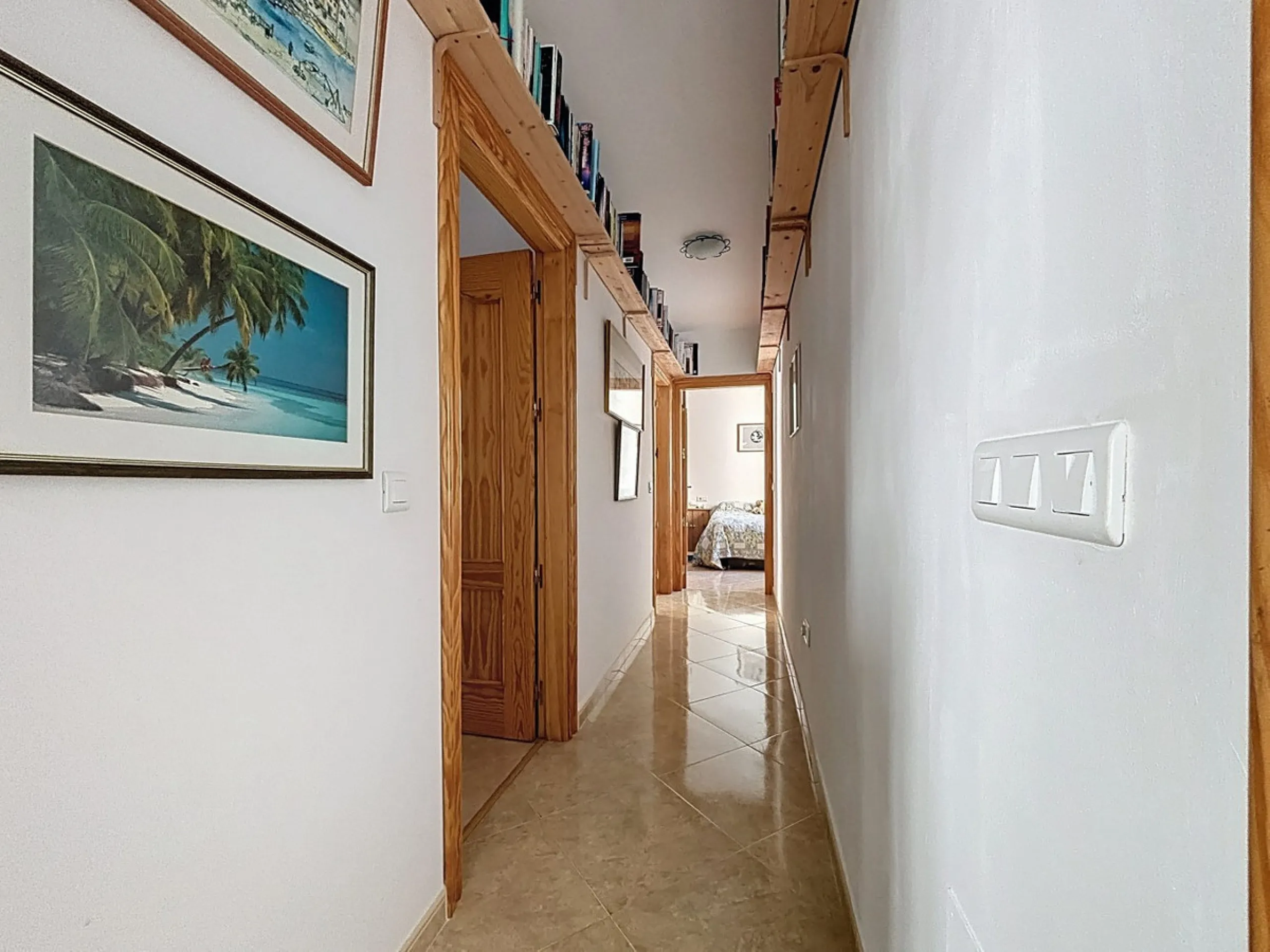 Nestled in the gentle hills of Canillas de Aceituno, this inviting chalet is a true retreat for nature lovers, those seeking peace, and families alike. Surrounded by approximately 5,000 m2 of private land, it offers breathtaking panoramic views of the uns