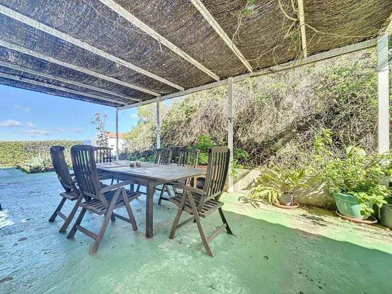 Nestled in the gentle hills of Canillas de Aceituno, this inviting chalet is a true retreat for nature lovers, those seeking peace, and families alike. Surrounded by approximately 5,000 m2 of private land, it offers breathtaking panoramic views of the uns