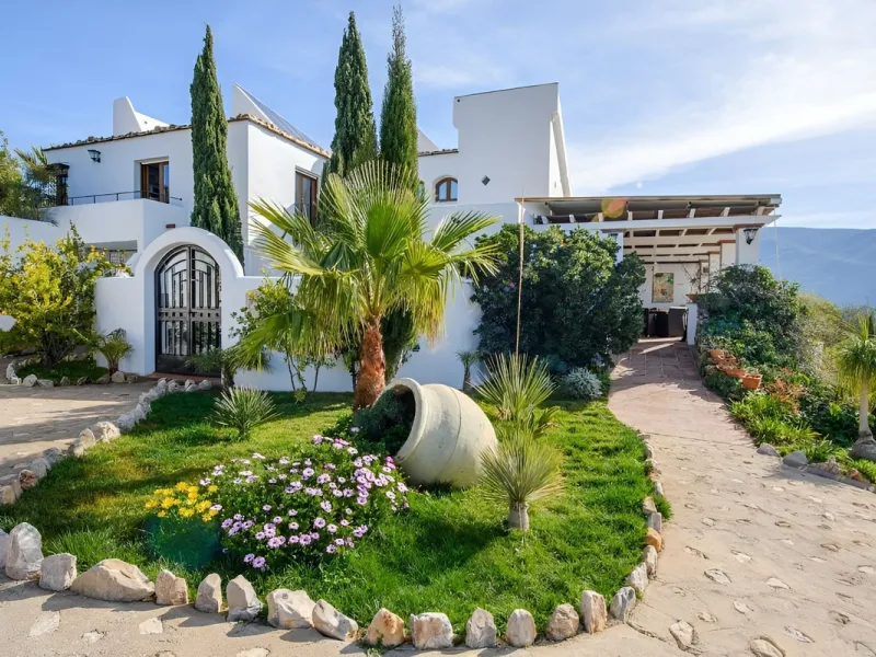 New on the market! Nestled amidst the serene landscapes of the Costa del Sol - Lanjarón, this beautiful finca offers an unparalleled blend of rustic charm and modern comfort. This exquisite property serves as a haven for those seeking a peaceful retreat w