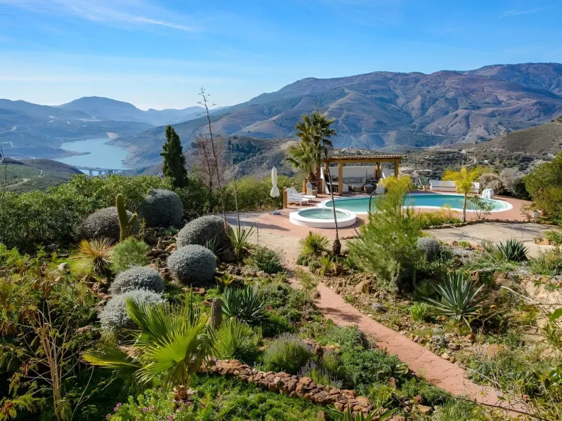 New on the market! Nestled amidst the serene landscapes of the Costa del Sol - Lanjarón, this beautiful finca offers an unparalleled blend of rustic charm and modern comfort. This exquisite property serves as a haven for those seeking a peaceful retreat w