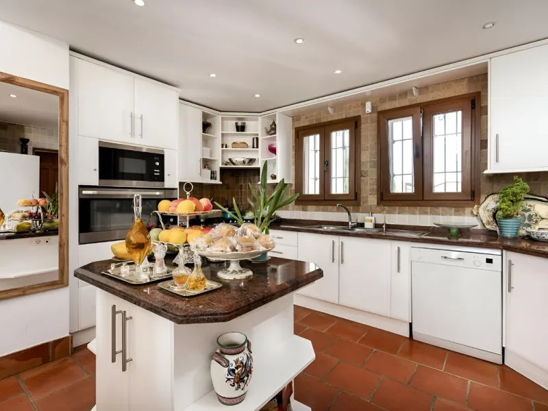 New on the market! Nestled amidst the serene landscapes of the Costa del Sol - Lanjarón, this beautiful finca offers an unparalleled blend of rustic charm and modern comfort. This exquisite property serves as a haven for those seeking a peaceful retreat w