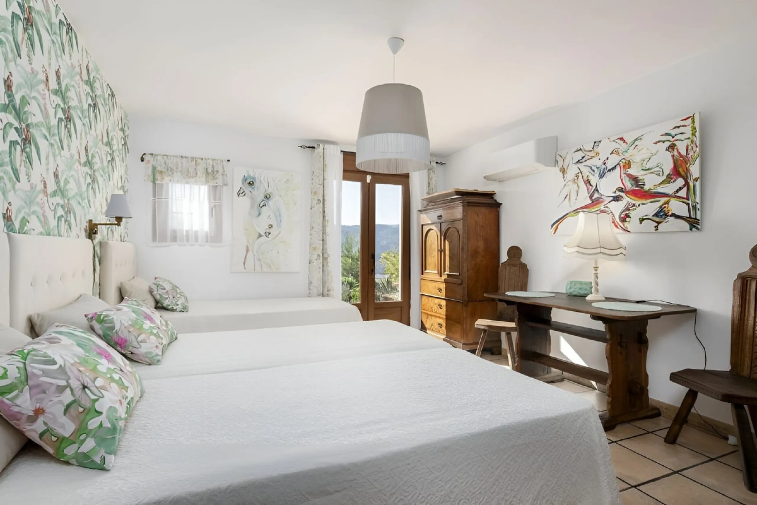 New on the market! Nestled amidst the serene landscapes of the Costa del Sol - Lanjarón, this beautiful finca offers an unparalleled blend of rustic charm and modern comfort. This exquisite property serves as a haven for those seeking a peaceful retreat w