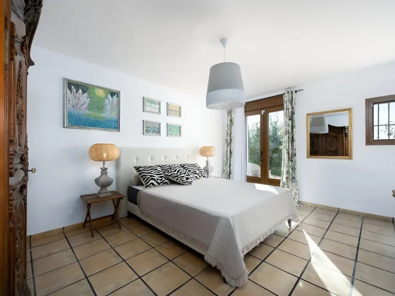 New on the market! Nestled amidst the serene landscapes of the Costa del Sol - Lanjarón, this beautiful finca offers an unparalleled blend of rustic charm and modern comfort. This exquisite property serves as a haven for those seeking a peaceful retreat w