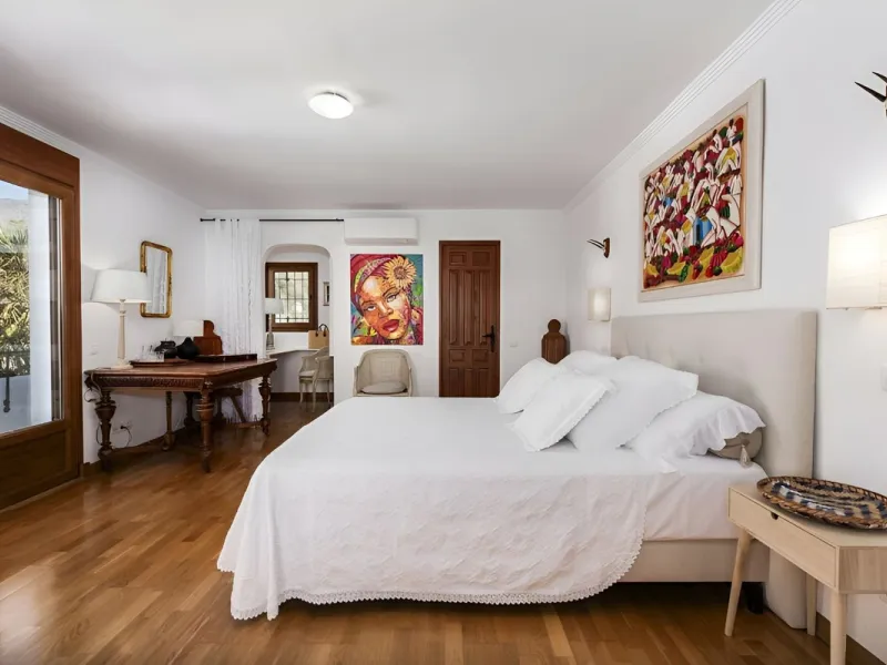 New on the market! Nestled amidst the serene landscapes of the Costa del Sol - Lanjarón, this beautiful finca offers an unparalleled blend of rustic charm and modern comfort. This exquisite property serves as a haven for those seeking a peaceful retreat w