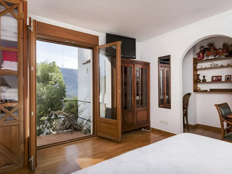 New on the market! Nestled amidst the serene landscapes of the Costa del Sol - Lanjarón, this beautiful finca offers an unparalleled blend of rustic charm and modern comfort. This exquisite property serves as a haven for those seeking a peaceful retreat w