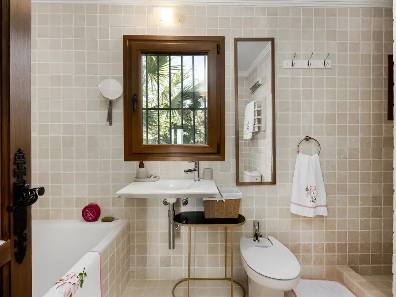 New on the market! Nestled amidst the serene landscapes of the Costa del Sol - Lanjarón, this beautiful finca offers an unparalleled blend of rustic charm and modern comfort. This exquisite property serves as a haven for those seeking a peaceful retreat w