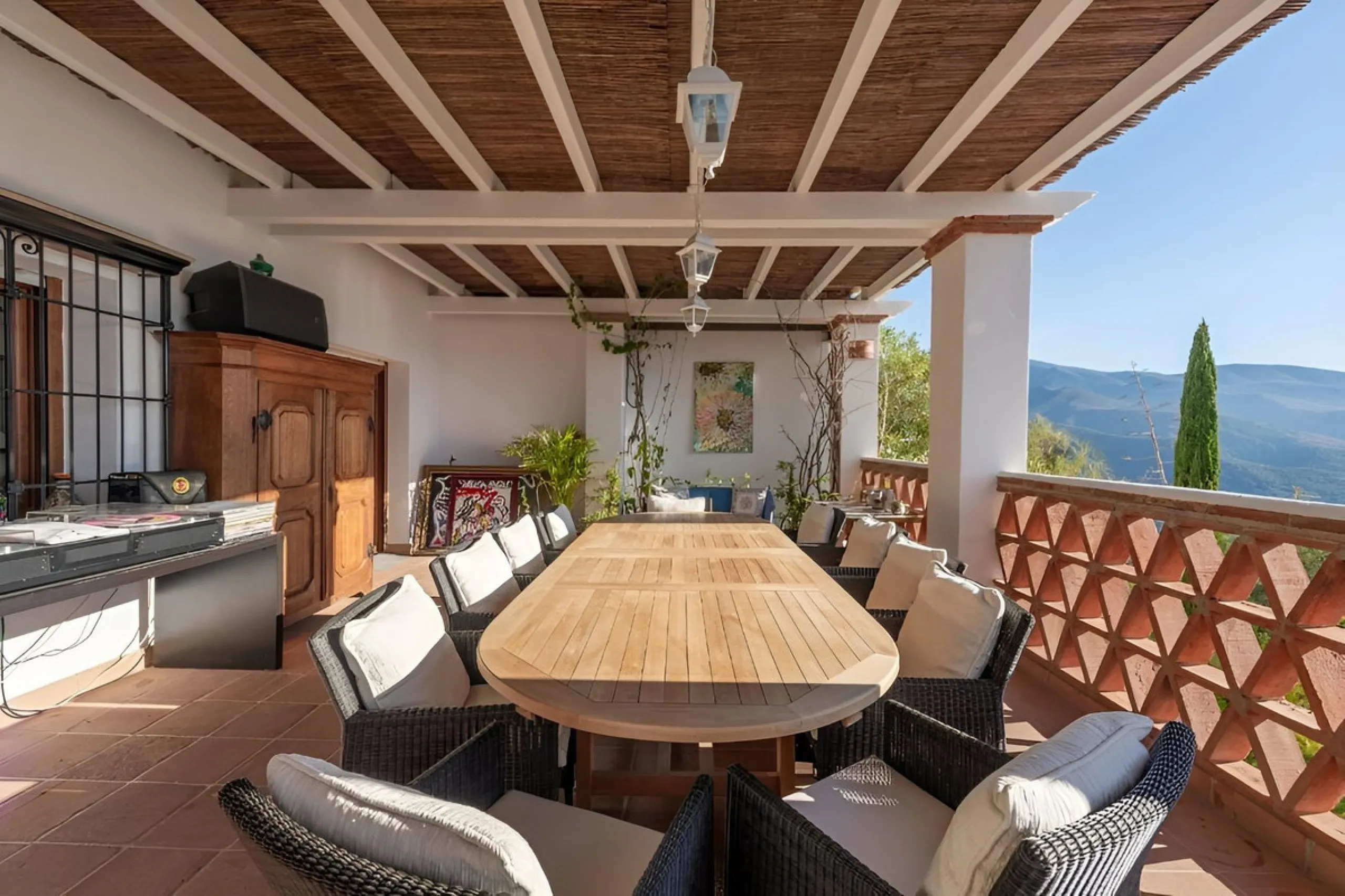 New on the market! Nestled amidst the serene landscapes of the Costa del Sol - Lanjarón, this beautiful finca offers an unparalleled blend of rustic charm and modern comfort. This exquisite property serves as a haven for those seeking a peaceful retreat w