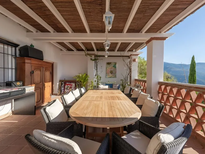 New on the market! Nestled amidst the serene landscapes of the Costa del Sol - Lanjarón, this beautiful finca offers an unparalleled blend of rustic charm and modern comfort. This exquisite property serves as a haven for those seeking a peaceful retreat w