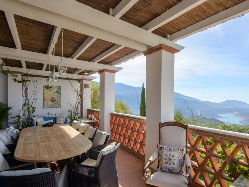 New on the market! Nestled amidst the serene landscapes of the Costa del Sol - Lanjarón, this beautiful finca offers an unparalleled blend of rustic charm and modern comfort. This exquisite property serves as a haven for those seeking a peaceful retreat w