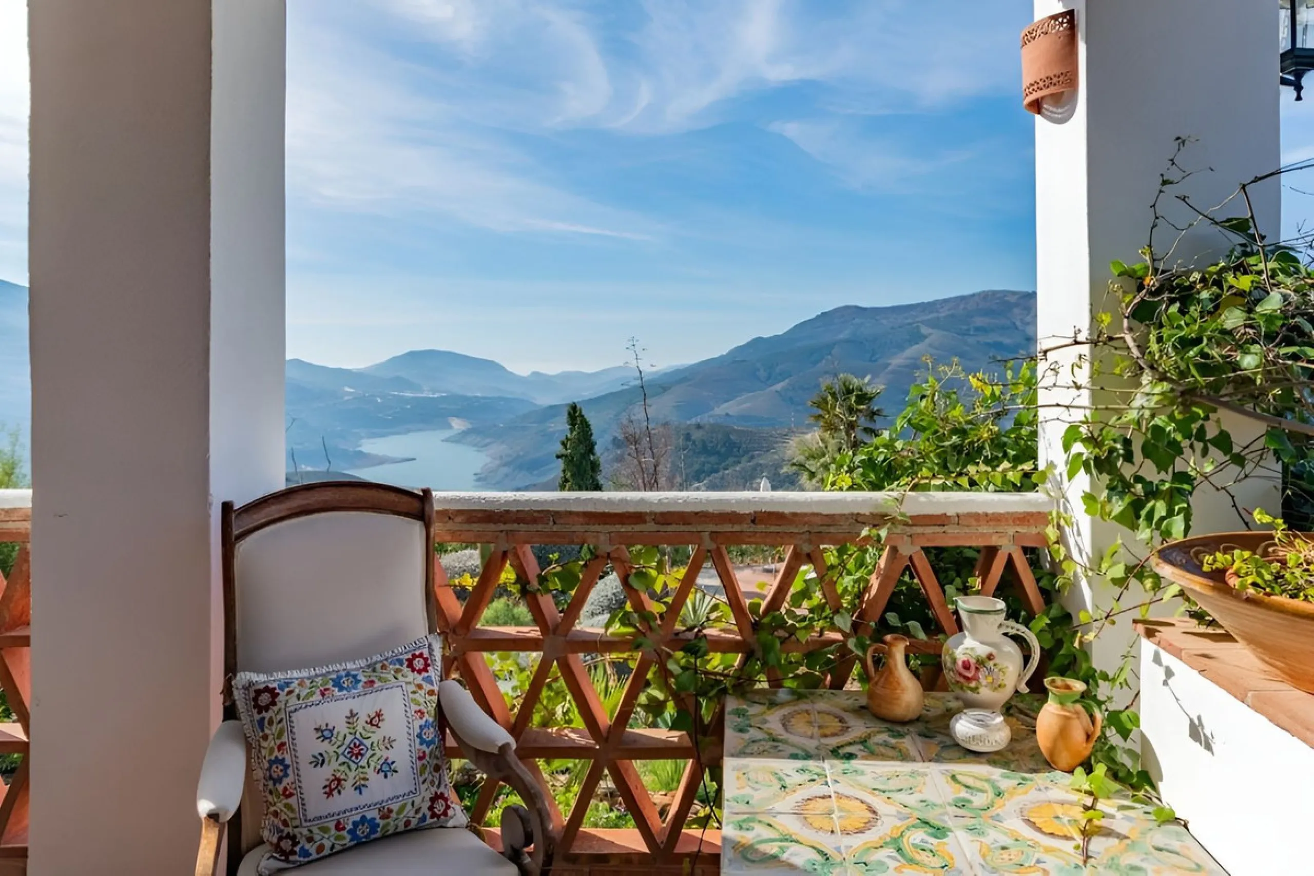 New on the market! Nestled amidst the serene landscapes of the Costa del Sol - Lanjarón, this beautiful finca offers an unparalleled blend of rustic charm and modern comfort. This exquisite property serves as a haven for those seeking a peaceful retreat w
