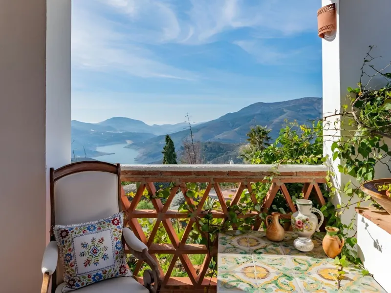 New on the market! Nestled amidst the serene landscapes of the Costa del Sol - Lanjarón, this beautiful finca offers an unparalleled blend of rustic charm and modern comfort. This exquisite property serves as a haven for those seeking a peaceful retreat w