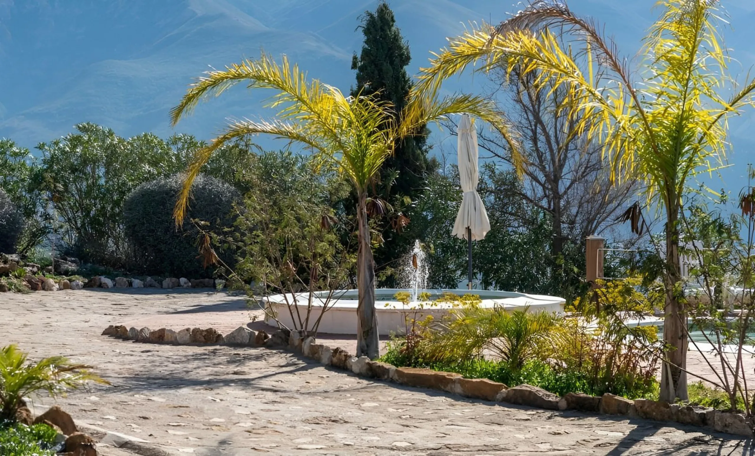 New on the market! Nestled amidst the serene landscapes of the Costa del Sol - Lanjarón, this beautiful finca offers an unparalleled blend of rustic charm and modern comfort. This exquisite property serves as a haven for those seeking a peaceful retreat w