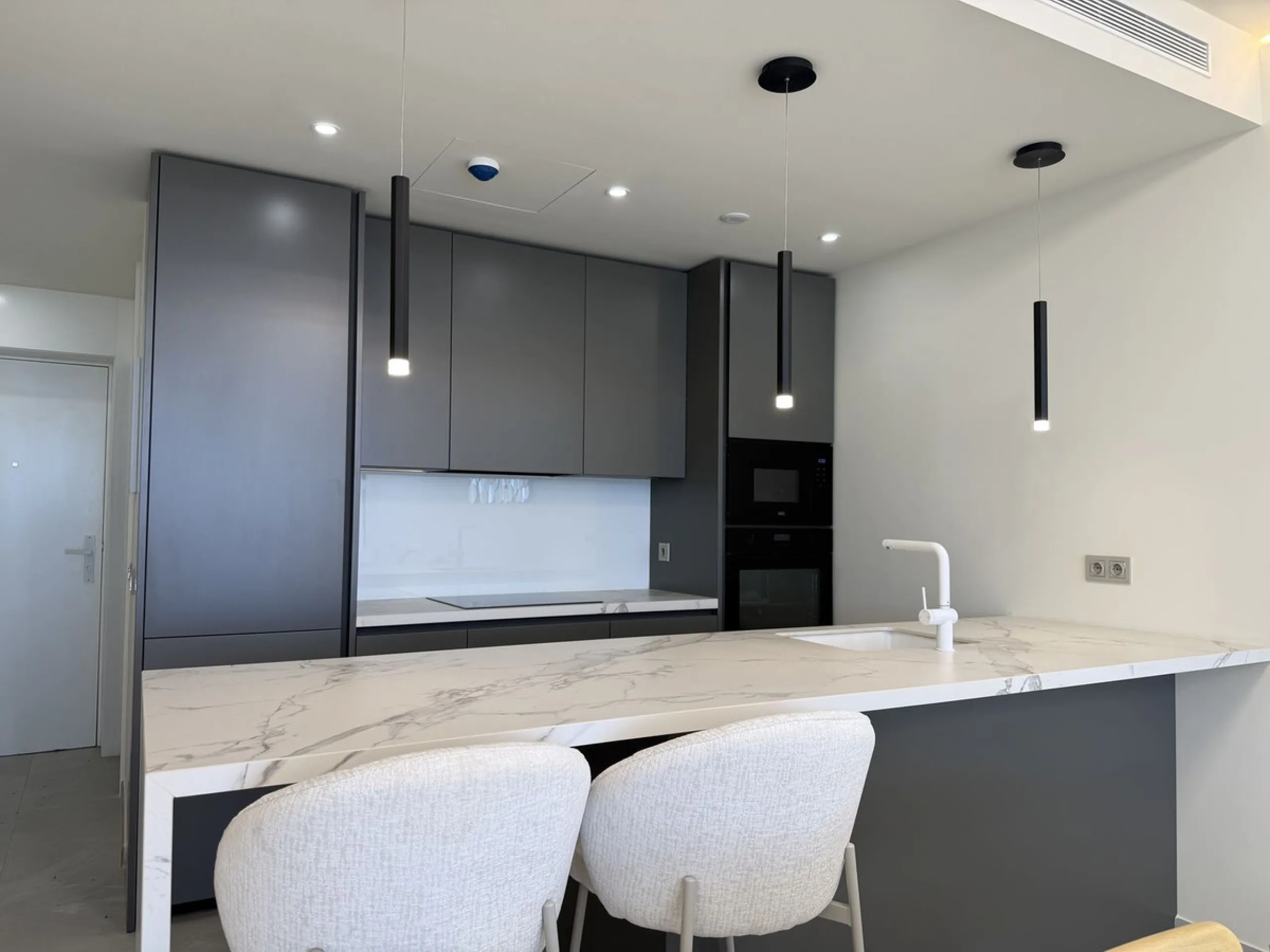 Apartment - Middle Floor Apartment в продаже в Fuengirola, Málaga. В доме 2 спален и 2 ванных комнат. Площадь дома 89 м²