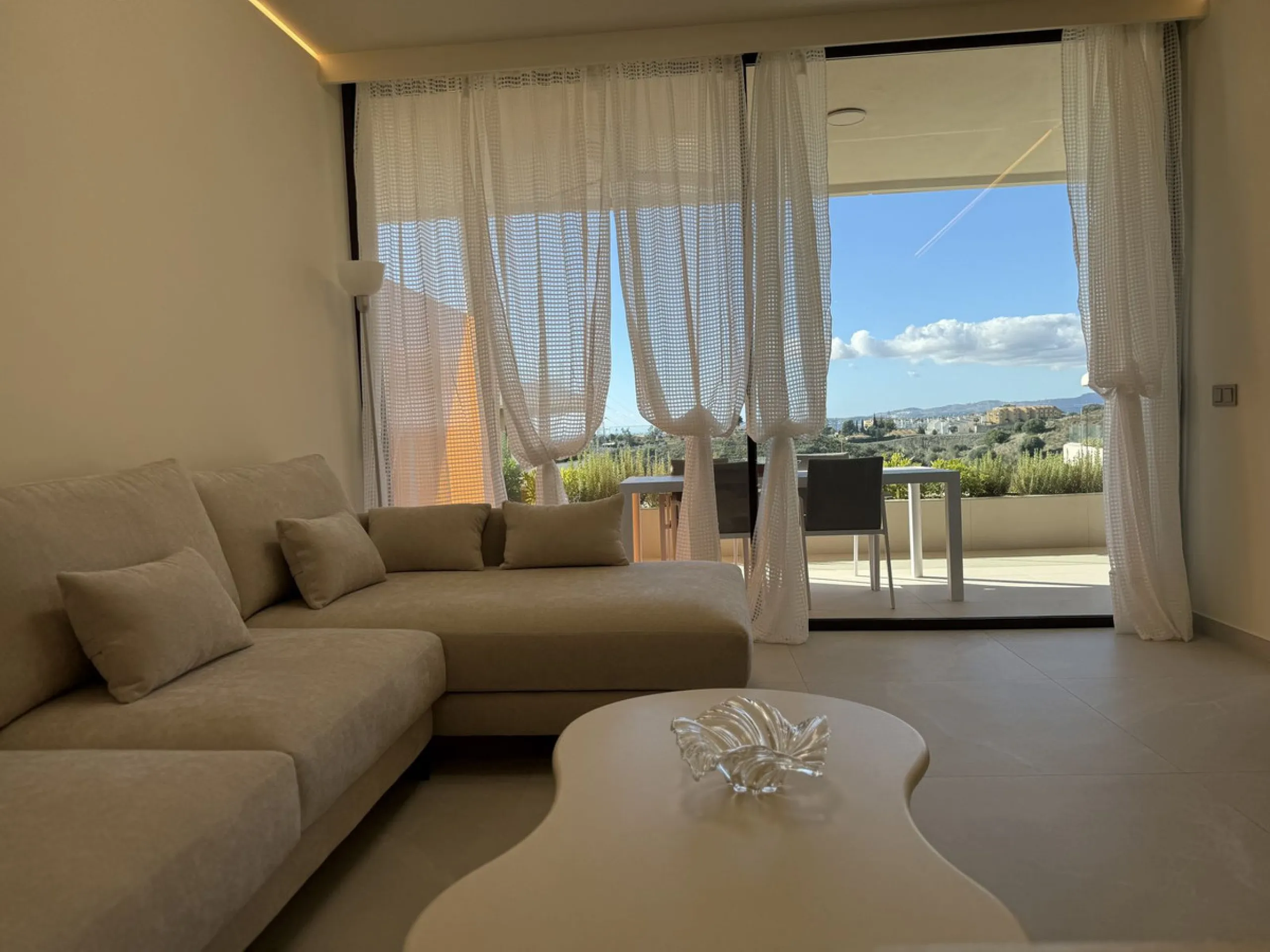 Apartment - Middle Floor Apartment в продаже в Fuengirola, Málaga. В доме 2 спален и 2 ванных комнат. Площадь дома 89 м²
