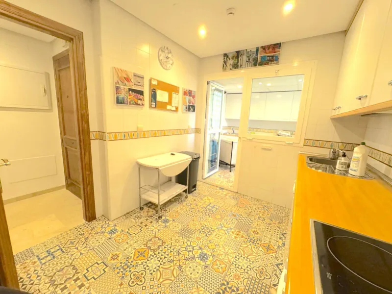 We present this extraordinary property located in the prestigious Costalita Urbanization, in the heart of the New Golden Mile of Estepona, one of the most sought-after destinations on the Costa del Sol. This elegant and spacious ground-floor apartment off