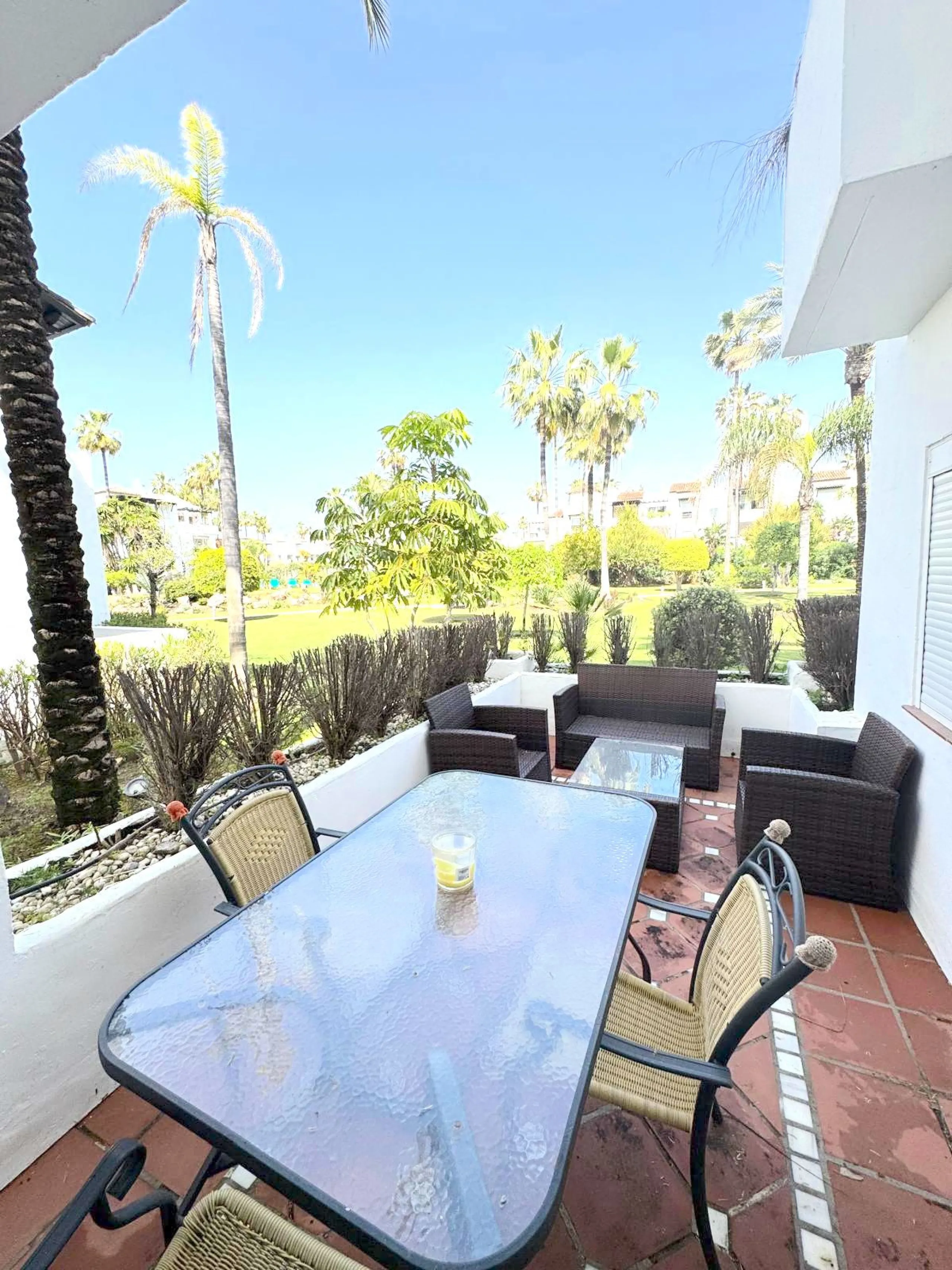 We present this extraordinary property located in the prestigious Costalita Urbanization, in the heart of the New Golden Mile of Estepona, one of the most sought-after destinations on the Costa del Sol. This elegant and spacious ground-floor apartment off