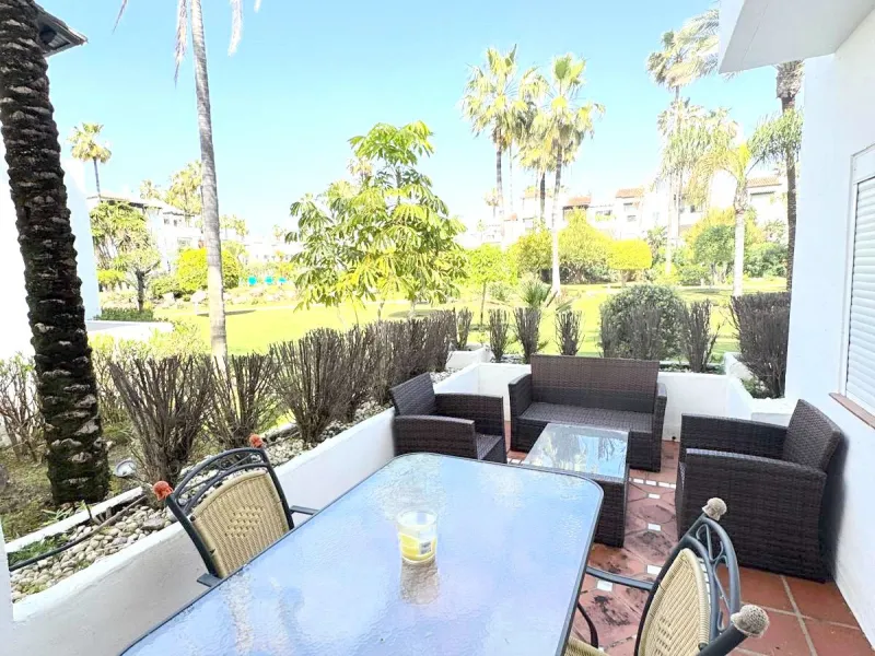 We present this extraordinary property located in the prestigious Costalita Urbanization, in the heart of the New Golden Mile of Estepona, one of the most sought-after destinations on the Costa del Sol. This elegant and spacious ground-floor apartment off