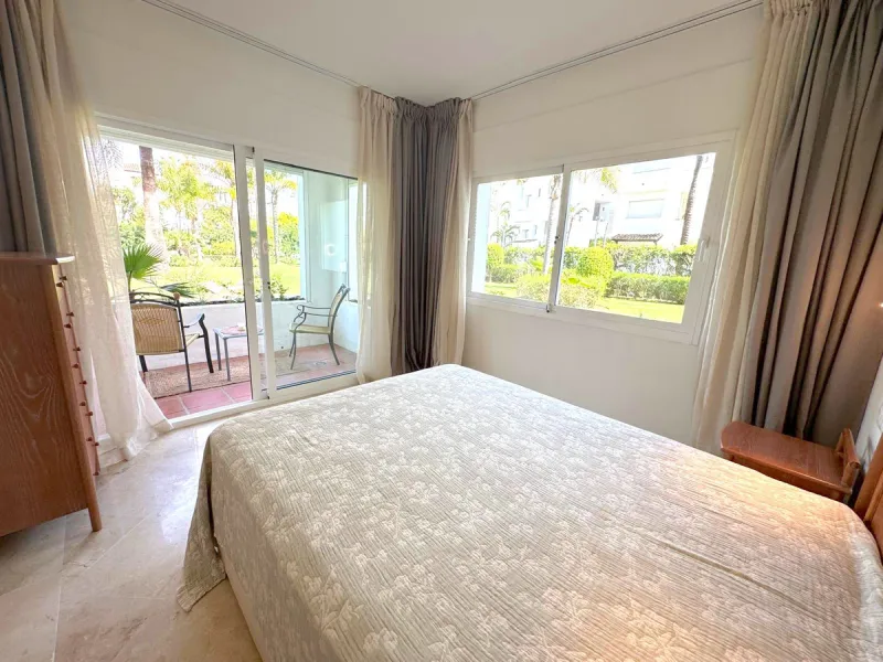 We present this extraordinary property located in the prestigious Costalita Urbanization, in the heart of the New Golden Mile of Estepona, one of the most sought-after destinations on the Costa del Sol. This elegant and spacious ground-floor apartment off