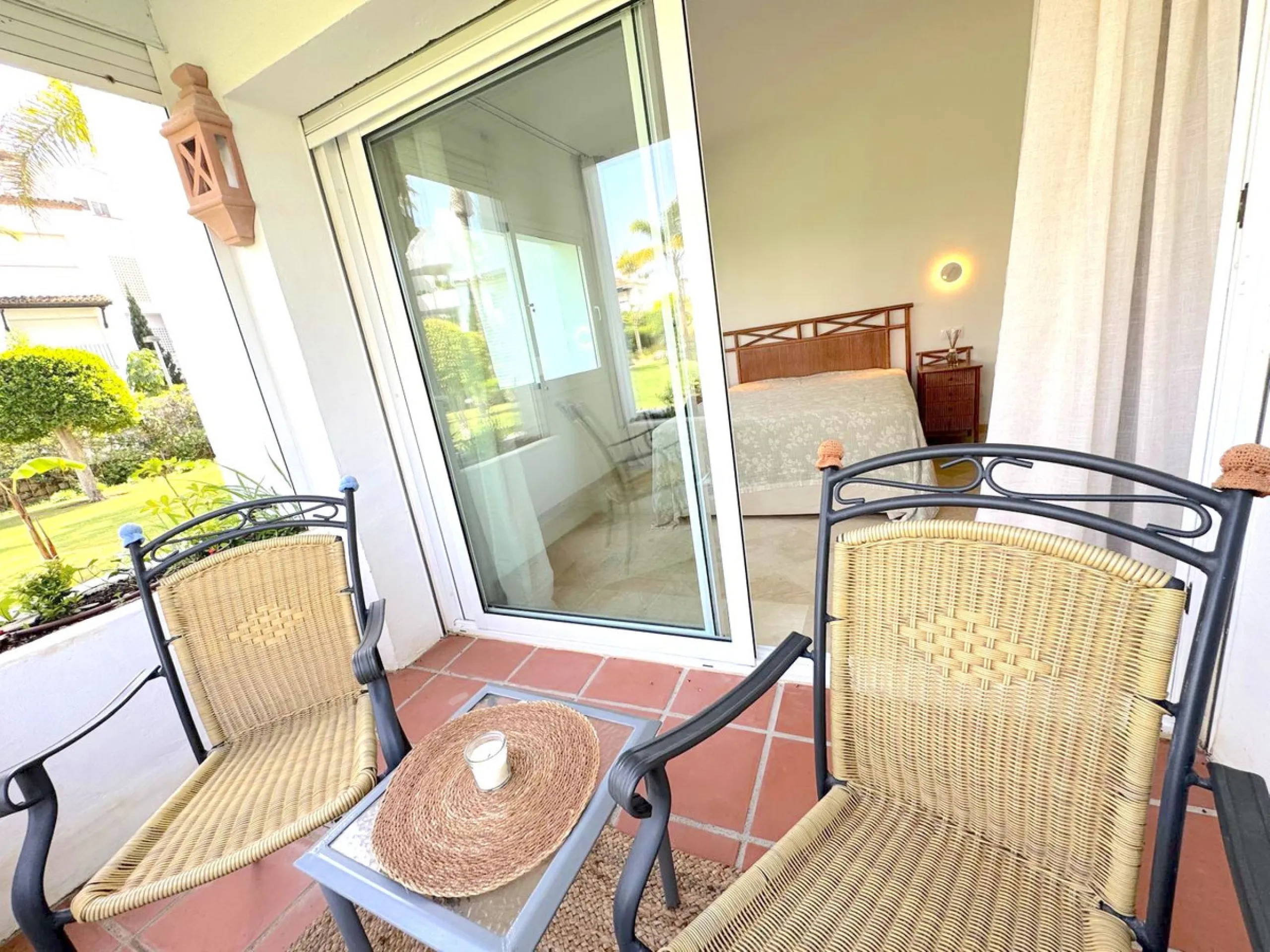We present this extraordinary property located in the prestigious Costalita Urbanization, in the heart of the New Golden Mile of Estepona, one of the most sought-after destinations on the Costa del Sol. This elegant and spacious ground-floor apartment off