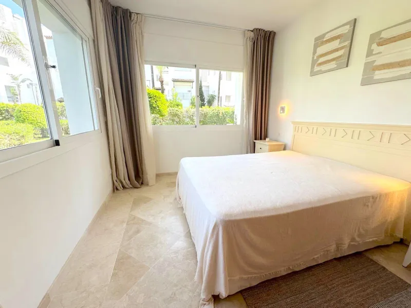 We present this extraordinary property located in the prestigious Costalita Urbanization, in the heart of the New Golden Mile of Estepona, one of the most sought-after destinations on the Costa del Sol. This elegant and spacious ground-floor apartment off